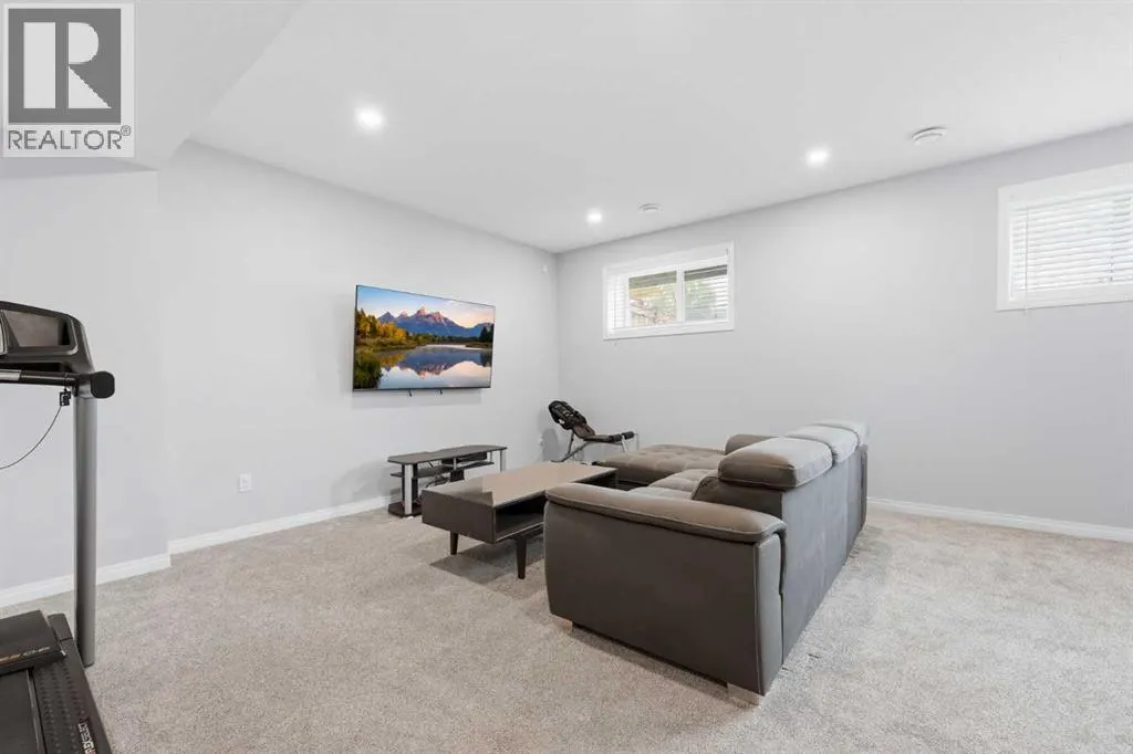 102 Yorkville Green SW
