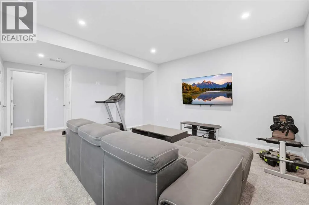 102 Yorkville Green SW