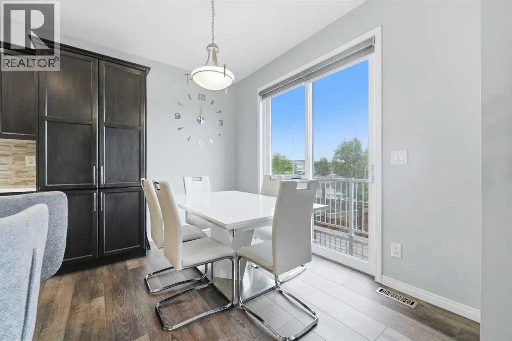 102 Yorkville Green SW