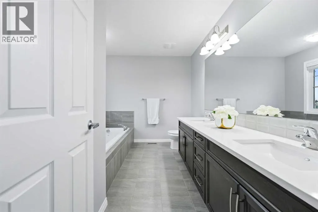 102 Yorkville Green SW