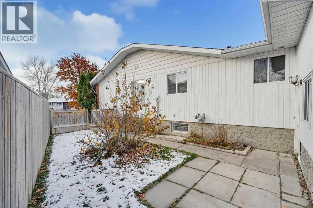 5036 35 Street Close
