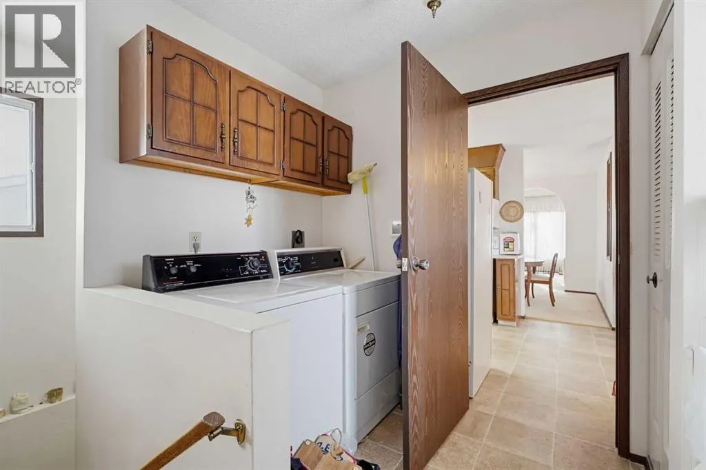 5036 35 Street Close