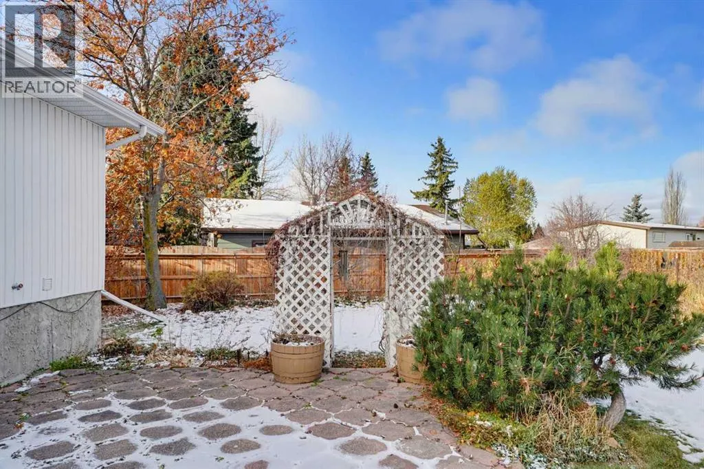 5036 35 Street Close