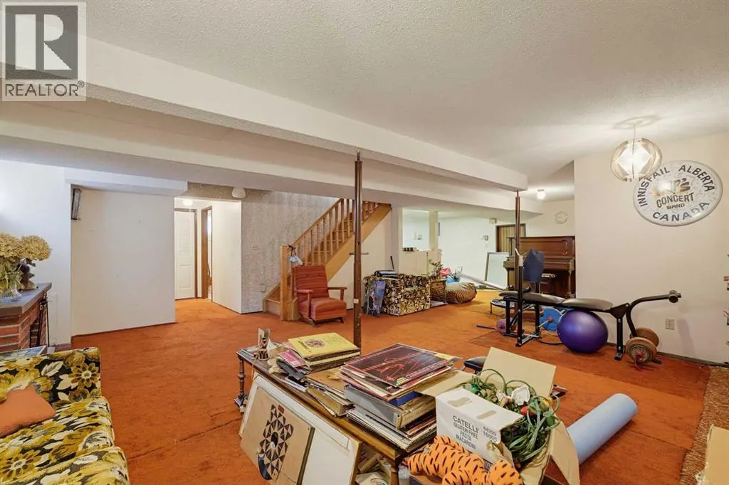 5036 35 Street Close