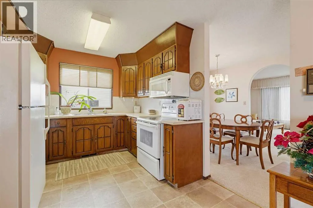 5036 35 Street Close