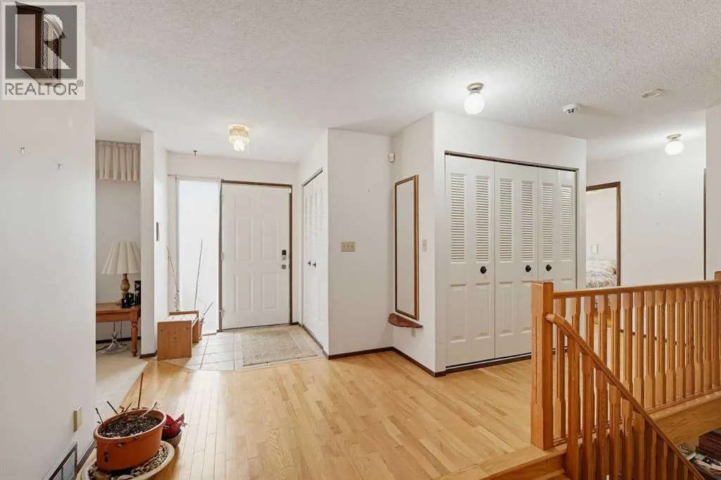 5036 35 Street Close