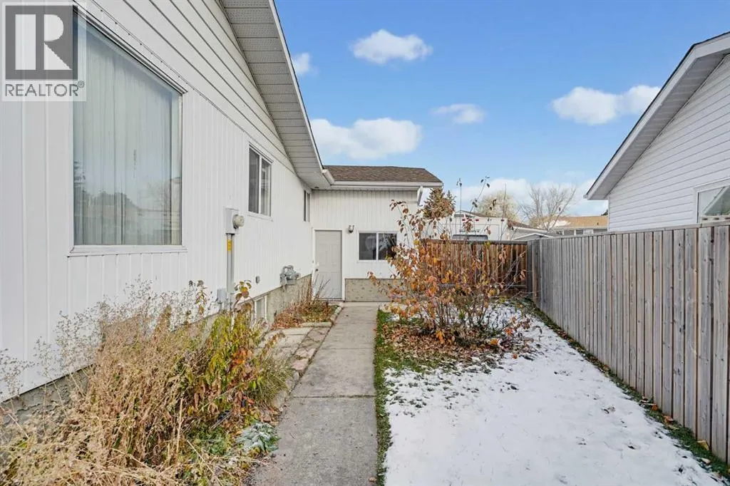 5036 35 Street Close