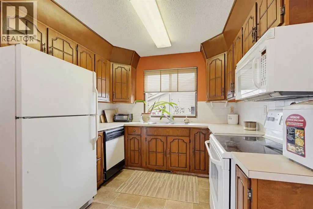 5036 35 Street Close