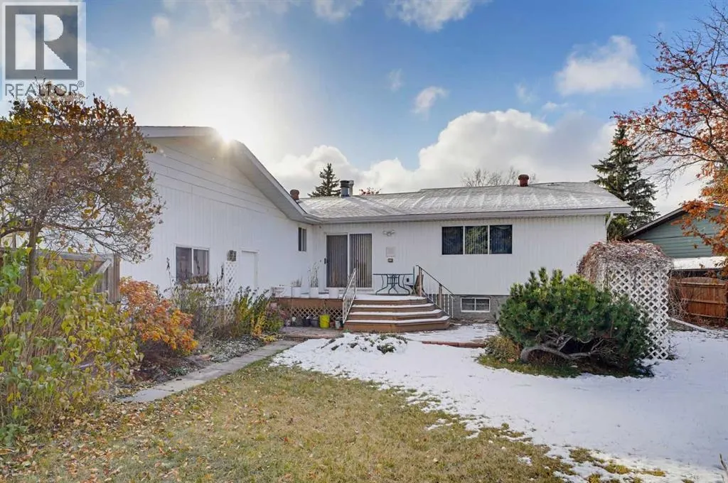 5036 35 Street Close