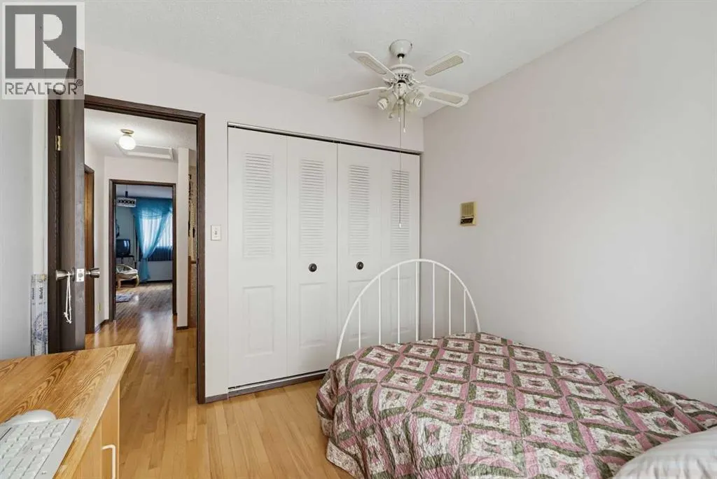 5036 35 Street Close
