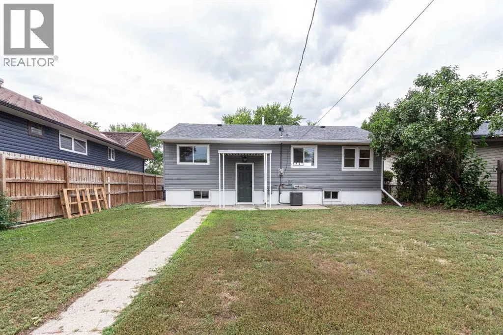 1005 Bullivant Crescent SW
