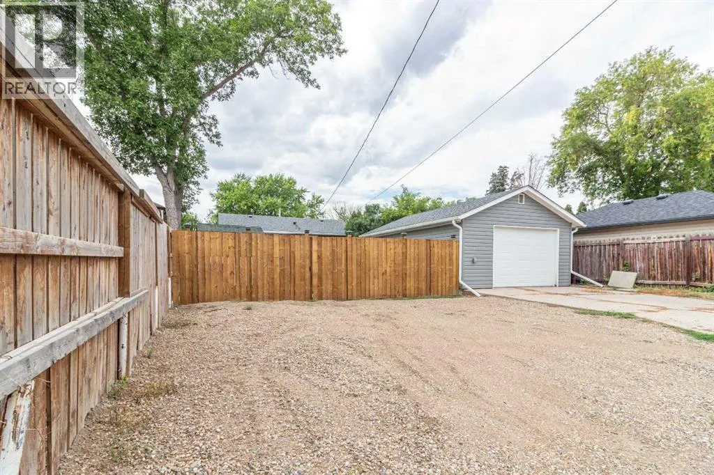 1005 Bullivant Crescent SW