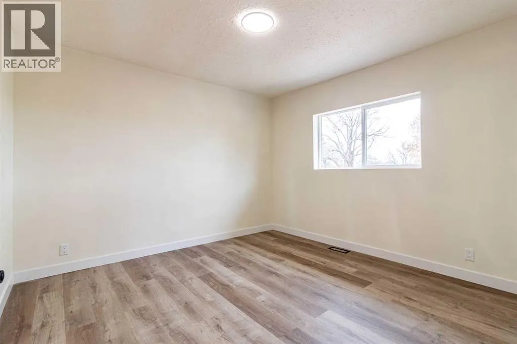 1005 Bullivant Crescent SW