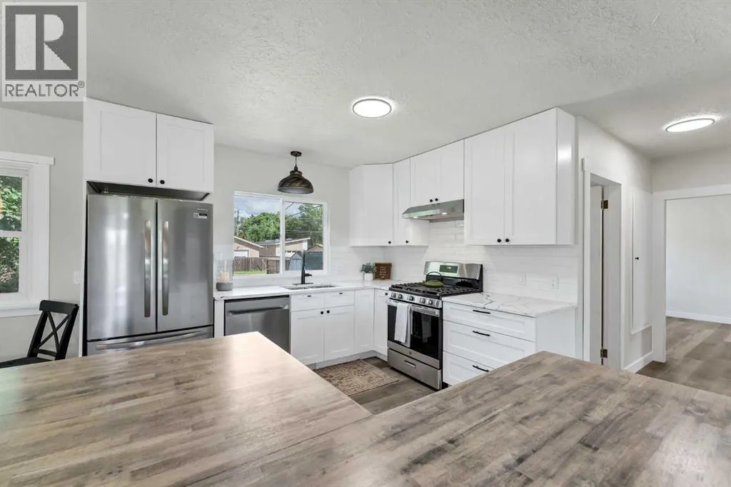 1005 Bullivant Crescent SW