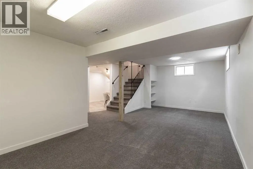 1005 Bullivant Crescent SW