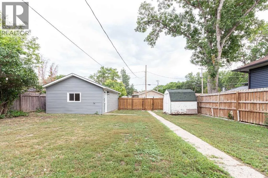 1005 Bullivant Crescent SW