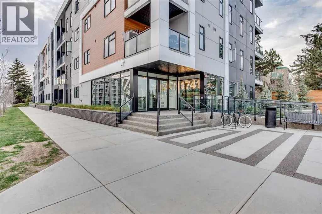 208, 2702 17 Avenue SW