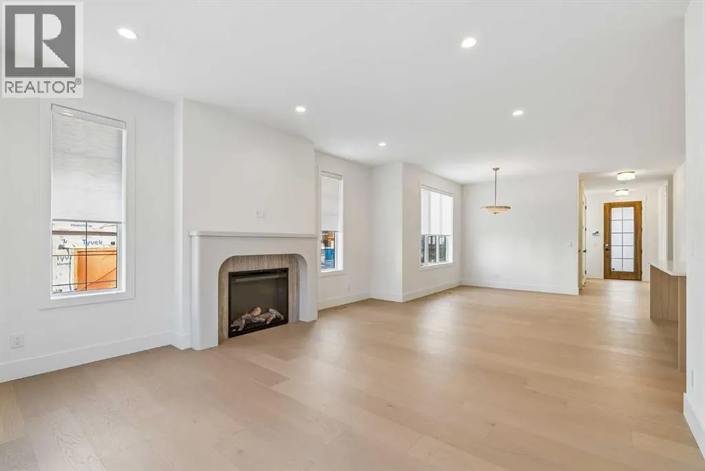 218 Calais Drive SW
