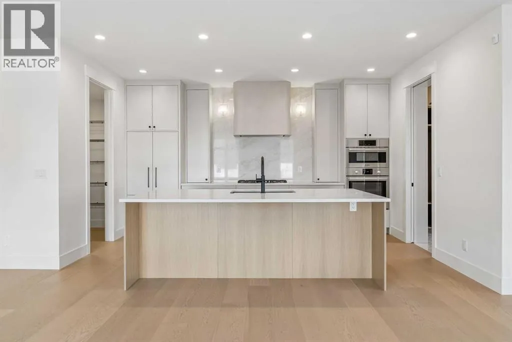 218 Calais Drive SW