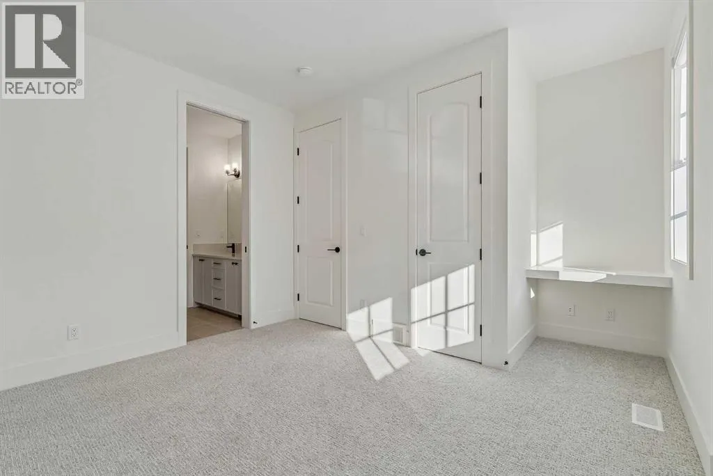 218 Calais Drive SW