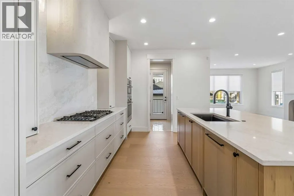 218 Calais Drive SW