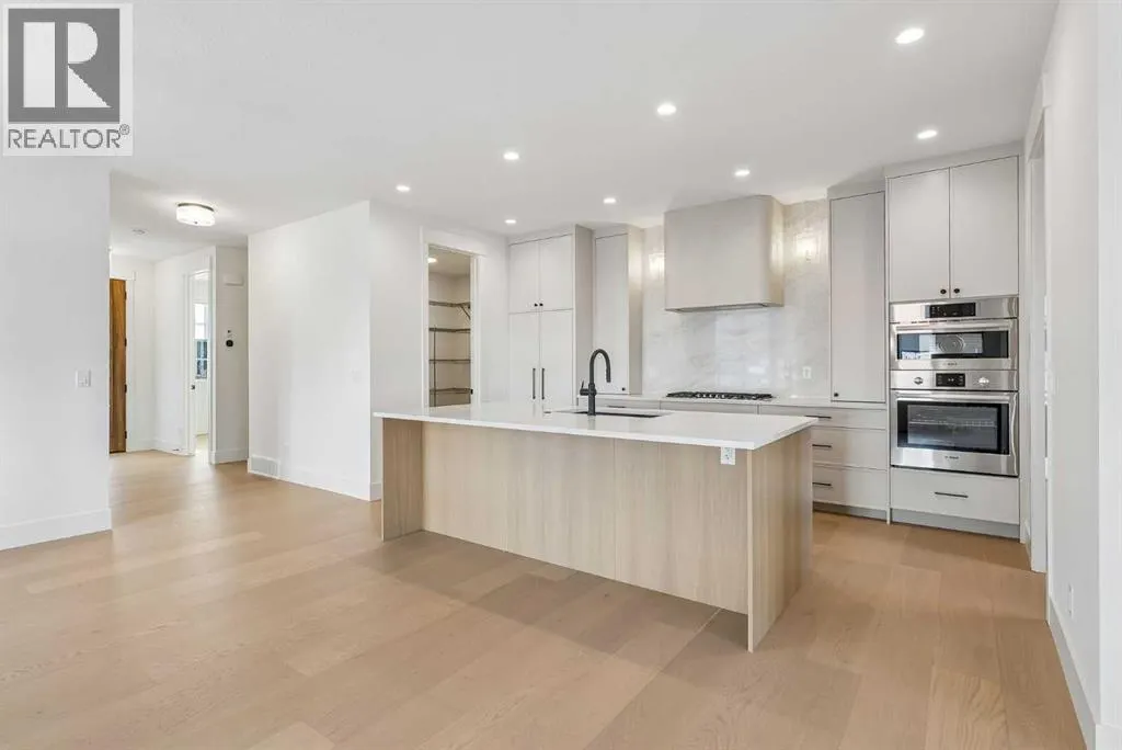 218 Calais Drive SW