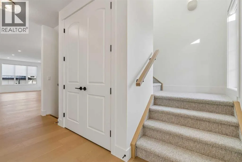 218 Calais Drive SW