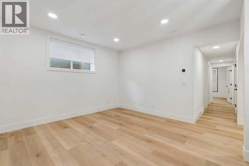 218 Calais Drive SW