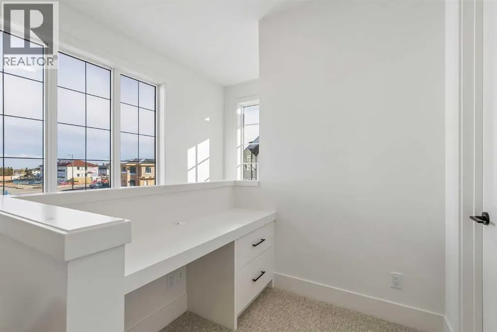 218 Calais Drive SW