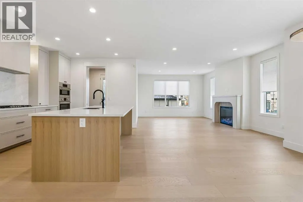 218 Calais Drive SW