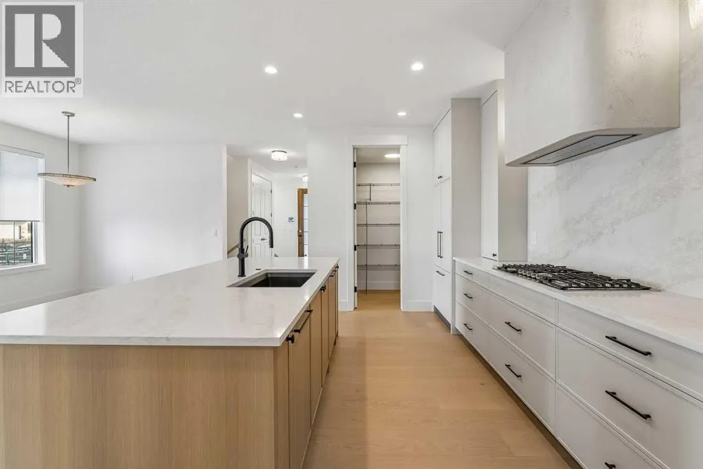 218 Calais Drive SW
