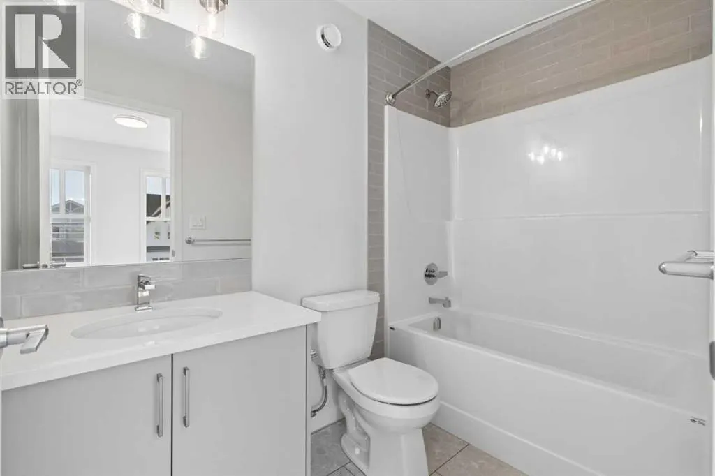 468 Buffaloberry Manor SE