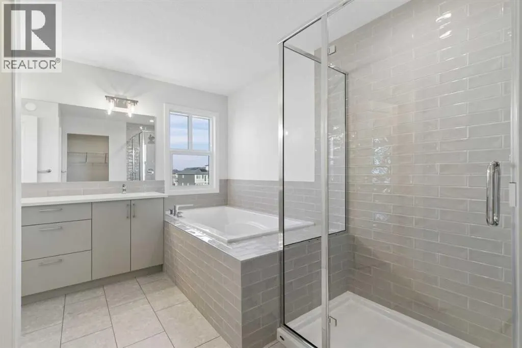 468 Buffaloberry Manor SE