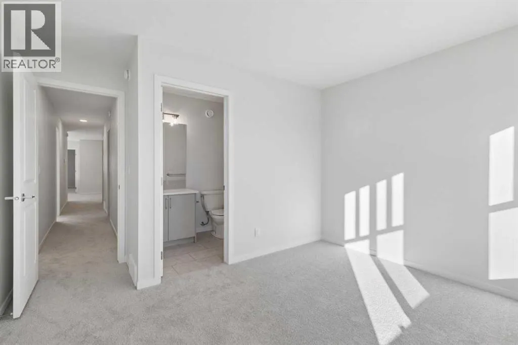 468 Buffaloberry Manor SE