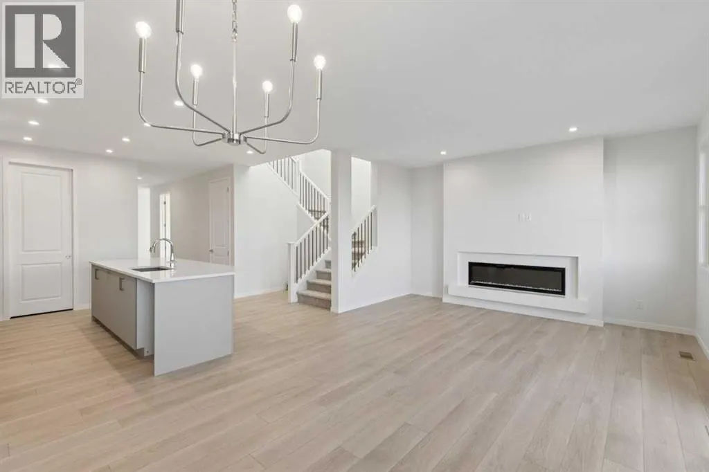 468 Buffaloberry Manor SE