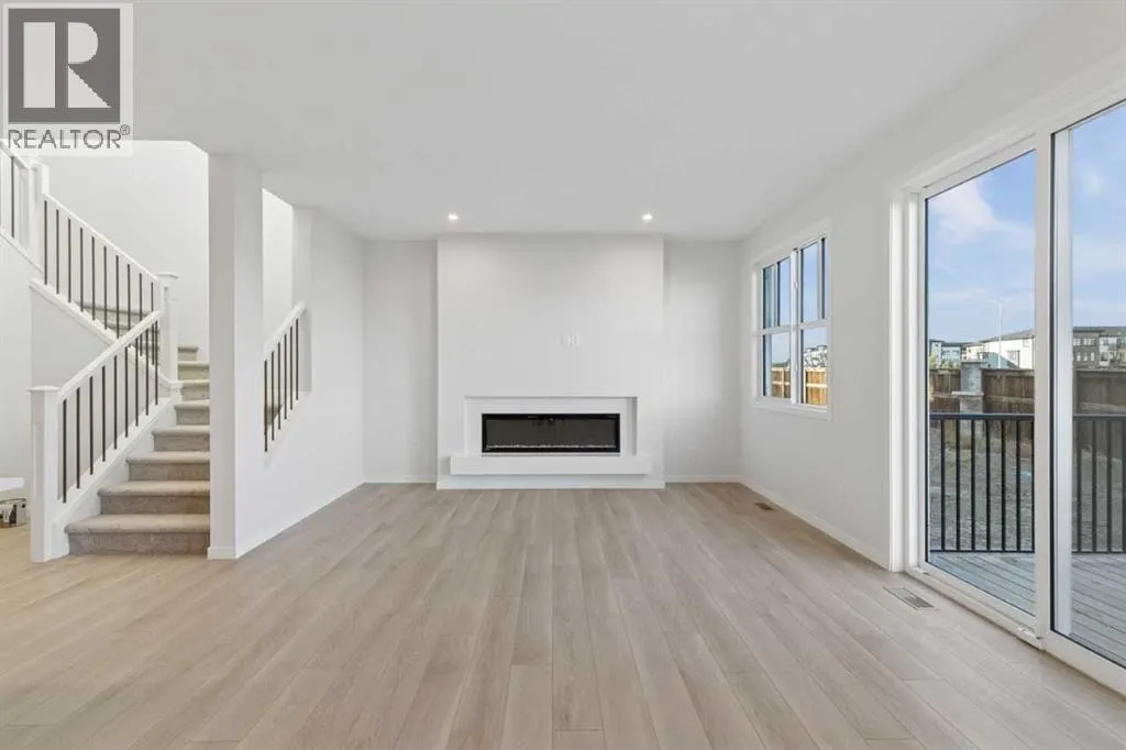 468 Buffaloberry Manor SE
