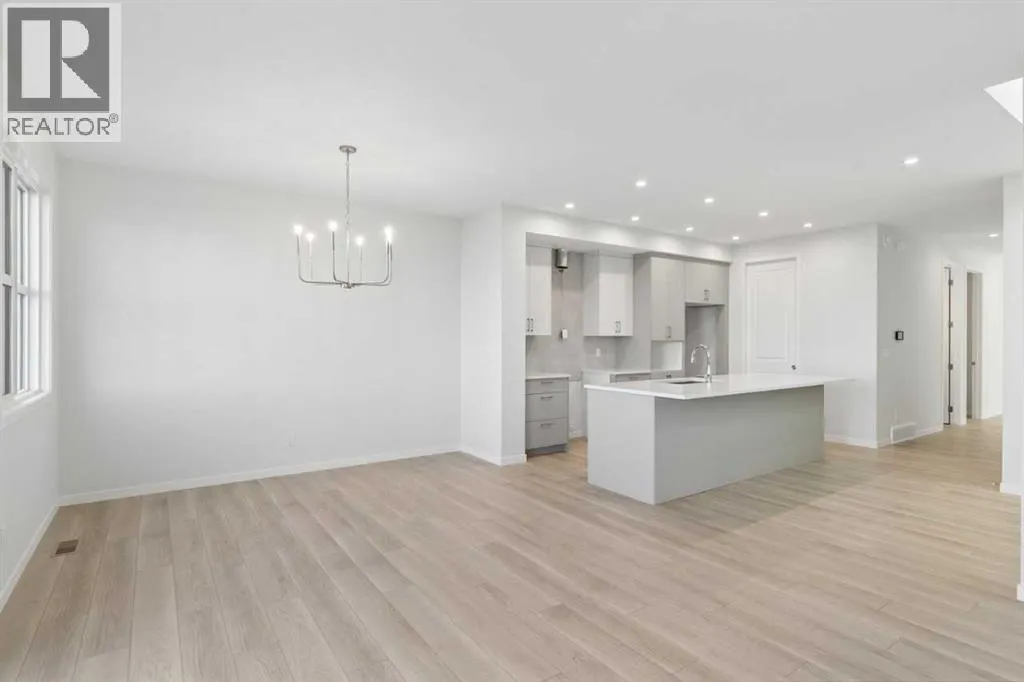 468 Buffaloberry Manor SE
