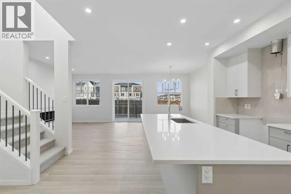468 Buffaloberry Manor SE