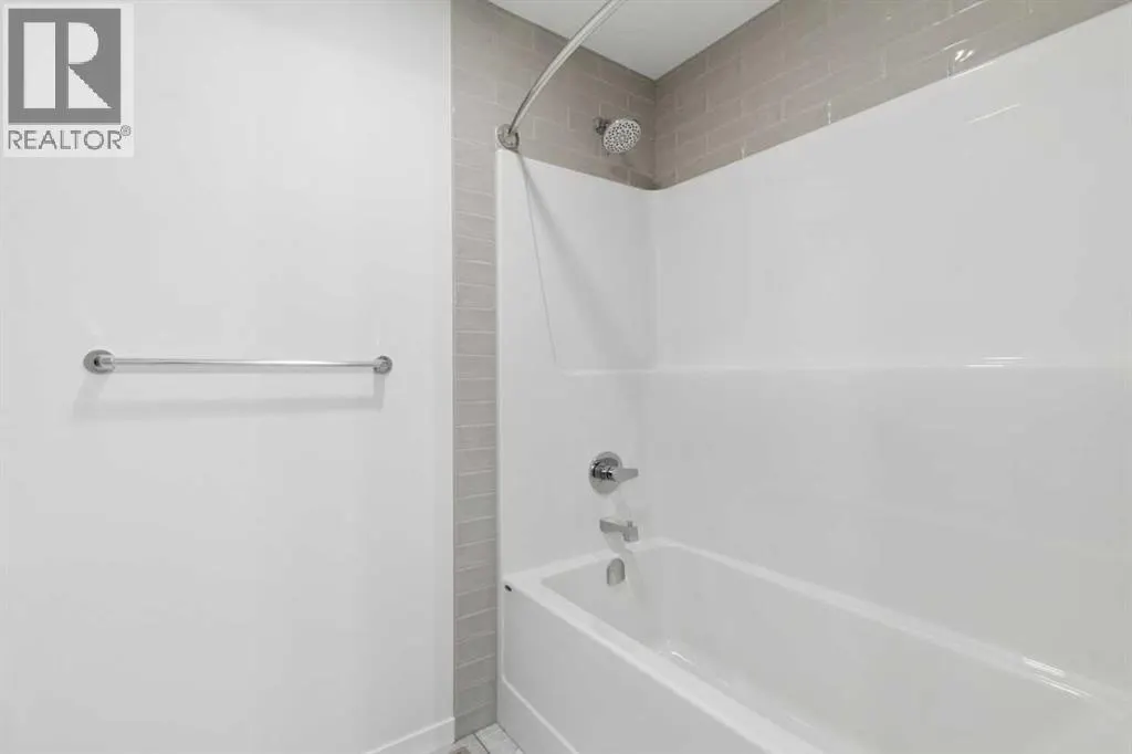 468 Buffaloberry Manor SE