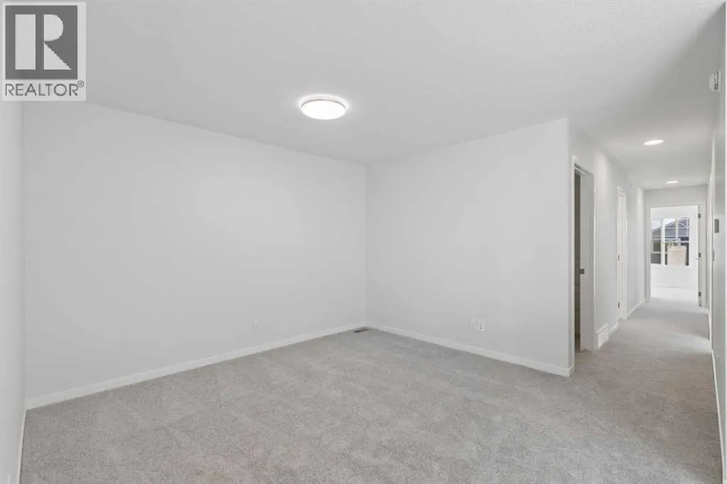 468 Buffaloberry Manor SE