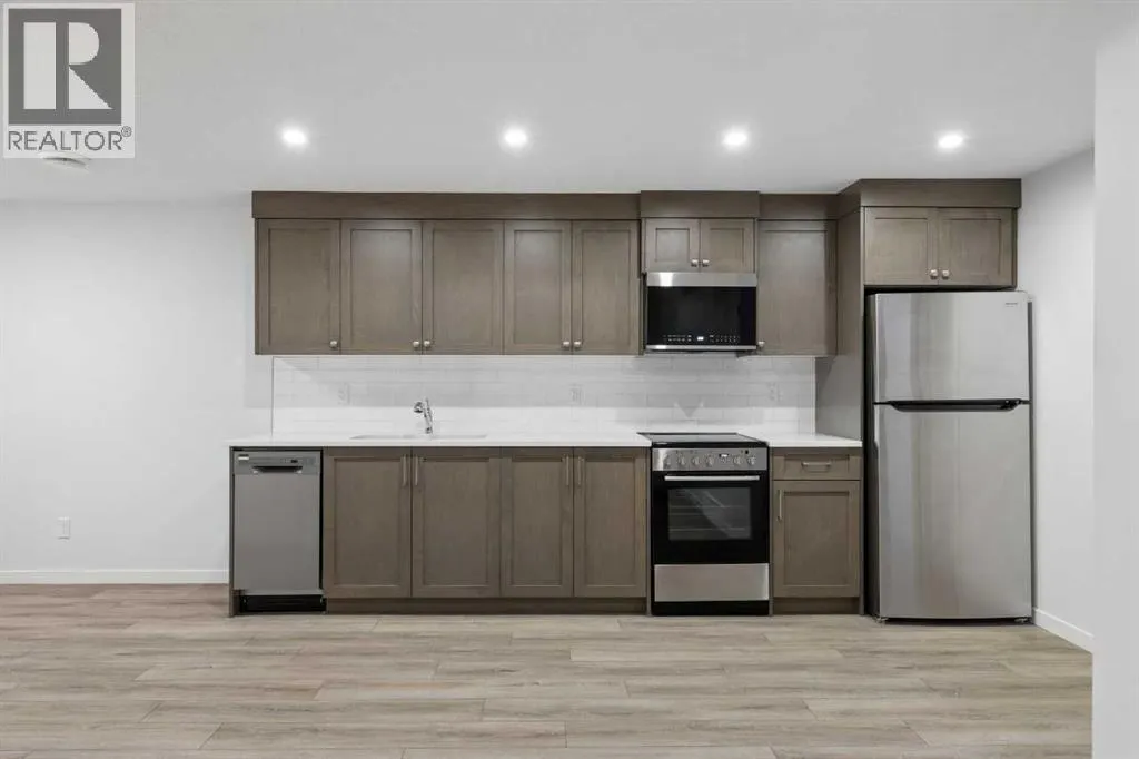 652 Buffaloberry Manor SE