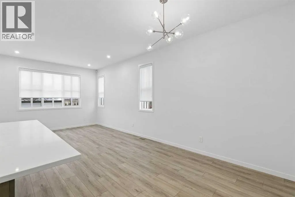 652 Buffaloberry Manor SE