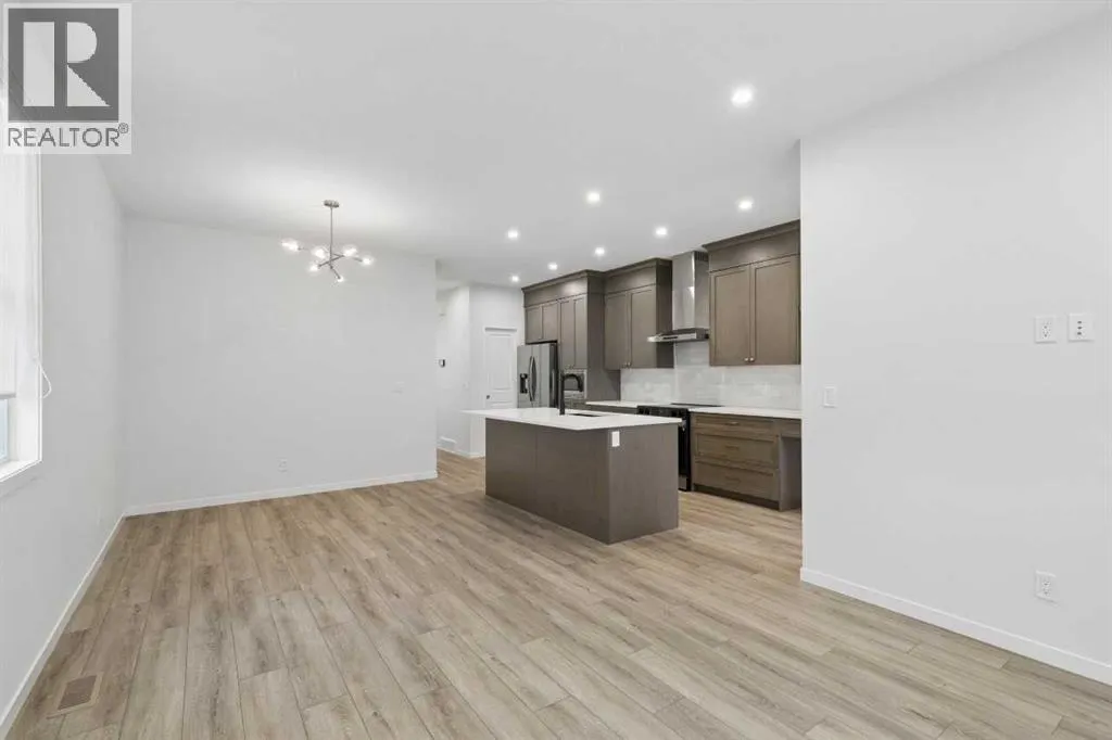 652 Buffaloberry Manor SE