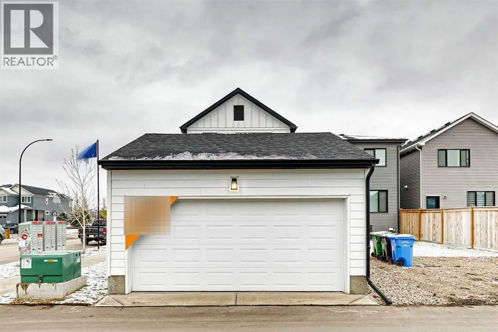 652 Buffaloberry Manor SE