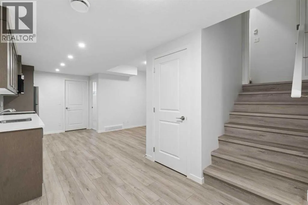 652 Buffaloberry Manor SE