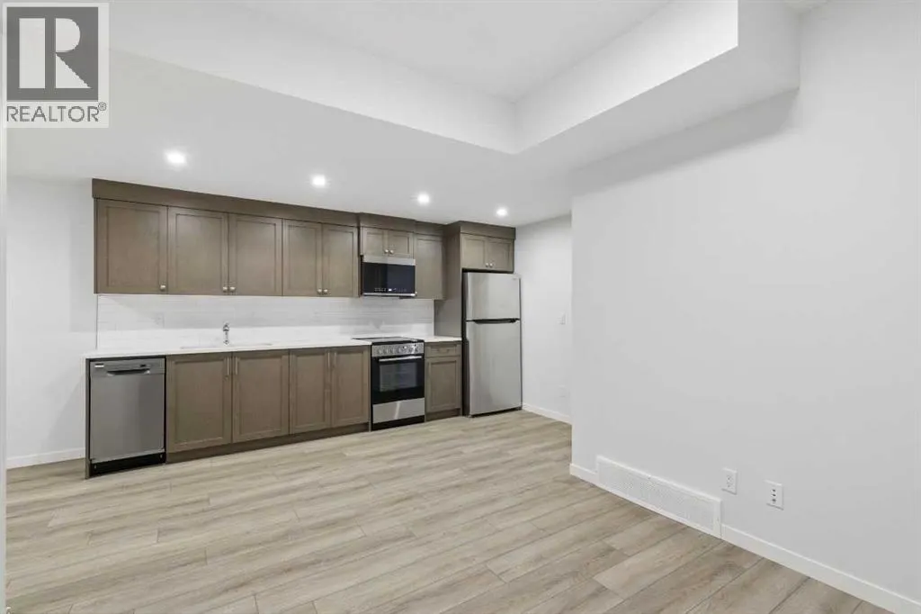 652 Buffaloberry Manor SE