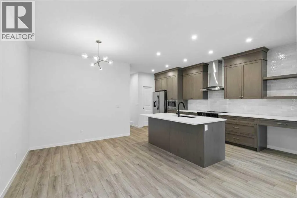 652 Buffaloberry Manor SE