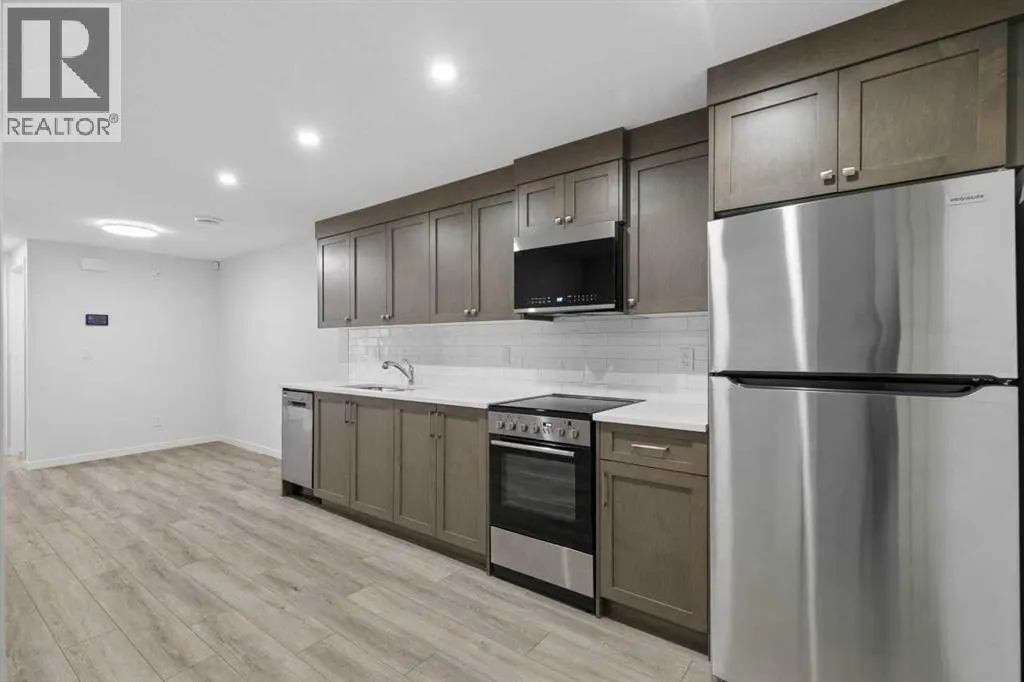 652 Buffaloberry Manor SE