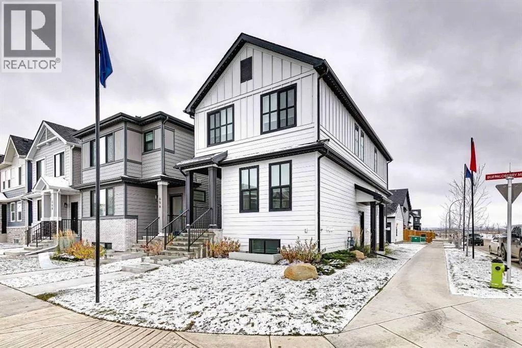 652 Buffaloberry Manor SE
