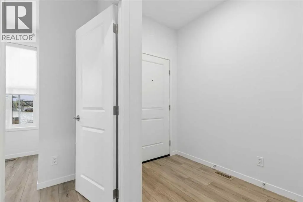 652 Buffaloberry Manor SE
